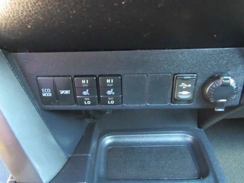 Used 2017 Toyota RAV4 SE w/ Power Special Value Package image 13