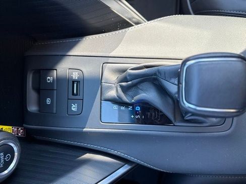 Certified 2023 Toyota Venza Limited AWD/4WD image 39