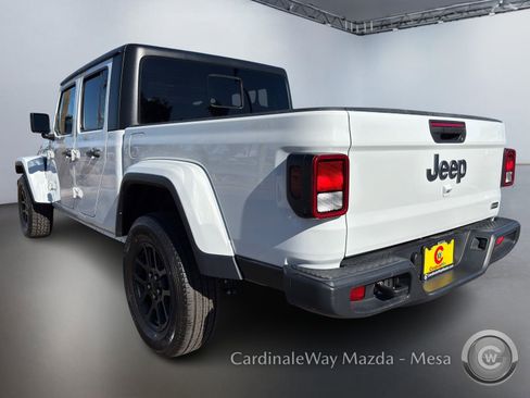 Used 2023 Jeep Gladiator Overland image 6