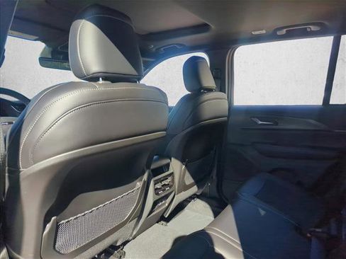 New 2025 Jeep Grand Cherokee Altitude image 14