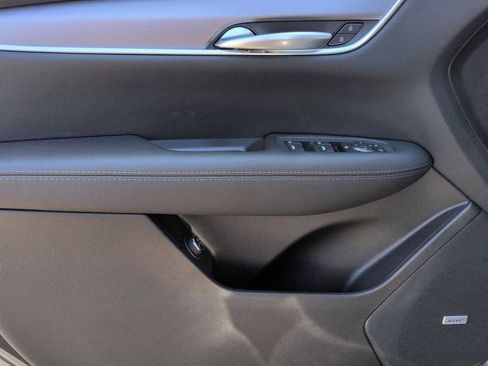 New 2025 Cadillac XT5 Luxury image 10