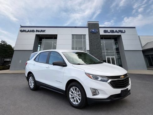 Used 2021 Chevrolet Equinox LS w/ LS Convenience Package FWD image 3