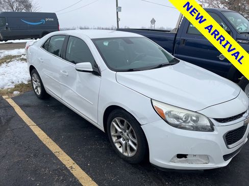 Used 2015 Chevrolet Malibu LT w/ Power Convenience Package image 3