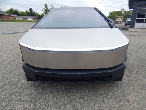 Used 2024 Tesla Cybertruck AWD Crew Cab image 4