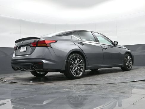 Used 2023 Nissan Altima 2.0 SR FWD image 33