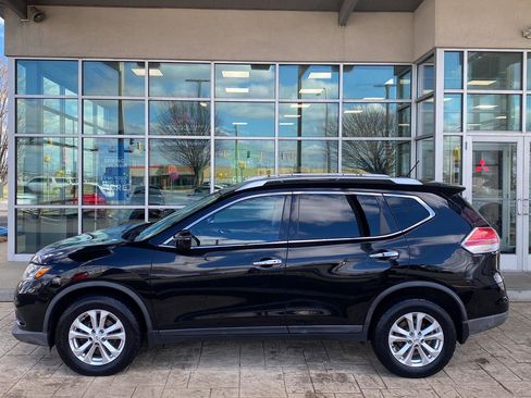 Used 2016 Nissan Rogue SV image 4