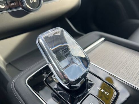 Certified 2025 Volvo XC90 T8 Ultra w/ Protection Package Premier AWD/4WD image 38