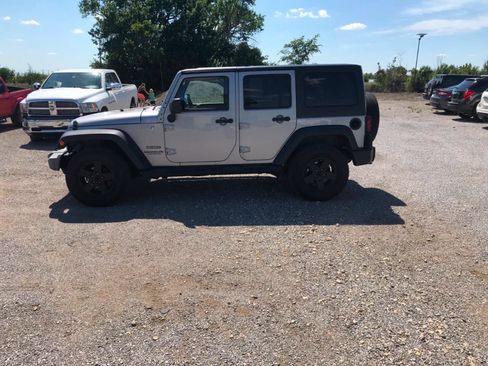 Used 2013 Jeep Wrangler Unlimited Sport AWD/4WD image 2
