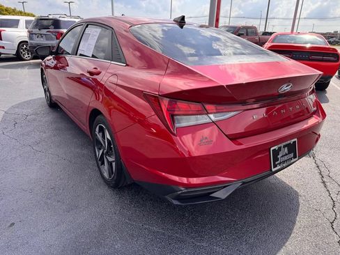 Used 2022 Hyundai Elantra Limited FWD image 3