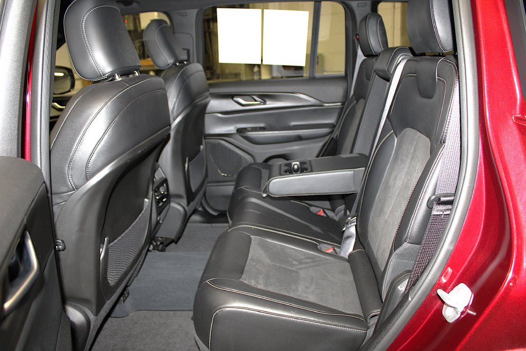 Certified 2023 Jeep Grand Cherokee Altitude AWD/4WD image 25