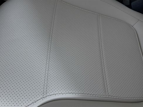 Used 2025 Mercedes-Benz GLC 300 4MATIC image 26