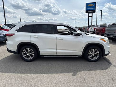 Used 2014 Toyota Highlander XLE FWD image 4