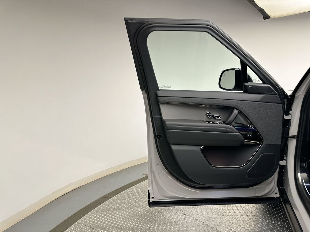 New 2027 Land Rover Range Rover Sport SE AWD/4WD image 9