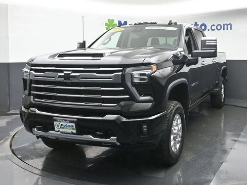 Used 2025 Chevrolet Silverado 2500 LTZ w/ LTZ Plus Package image 19