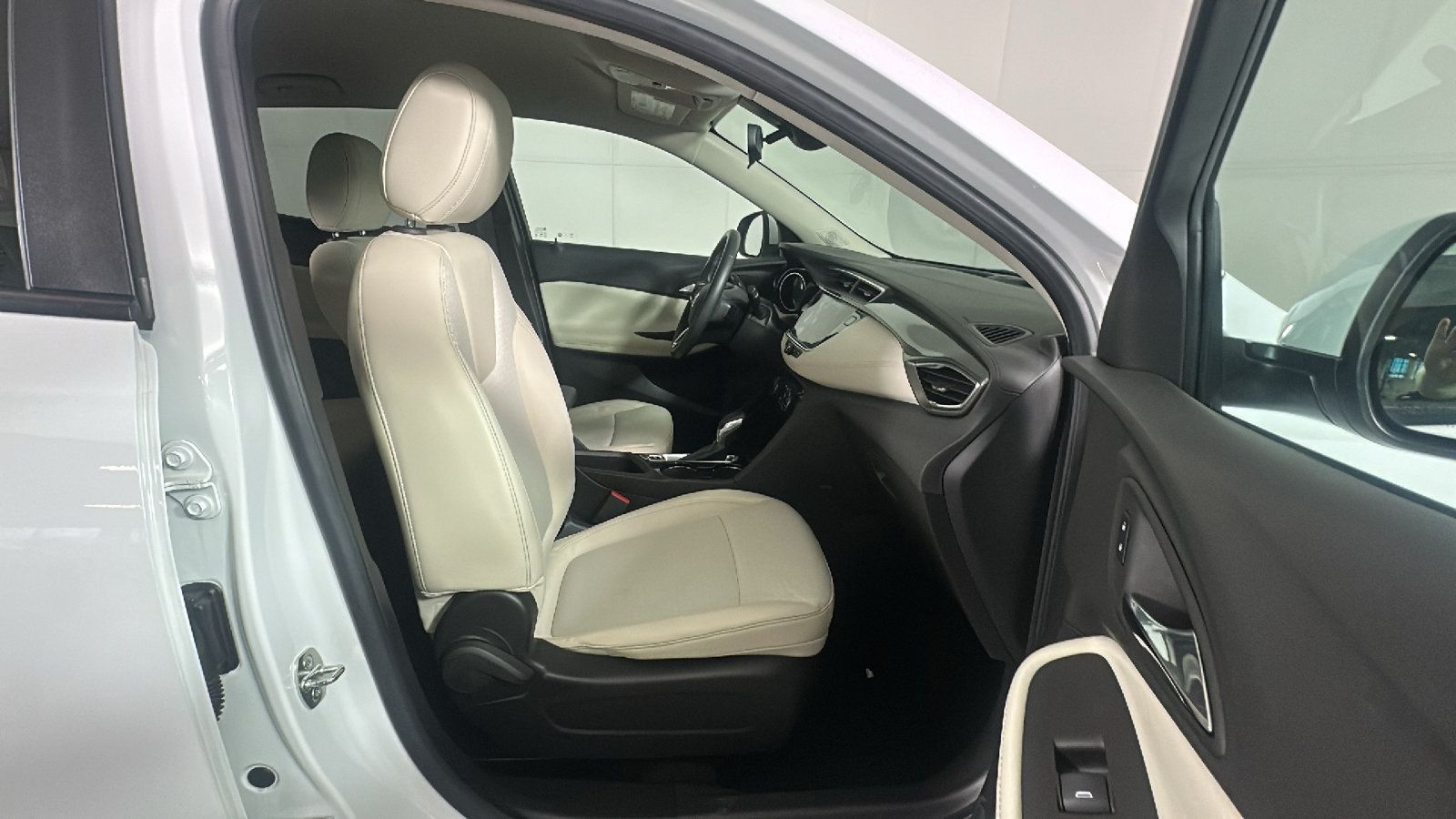 Used 2023 Buick Encore GX Select w/ Safety Package II AWD/4WD image 36