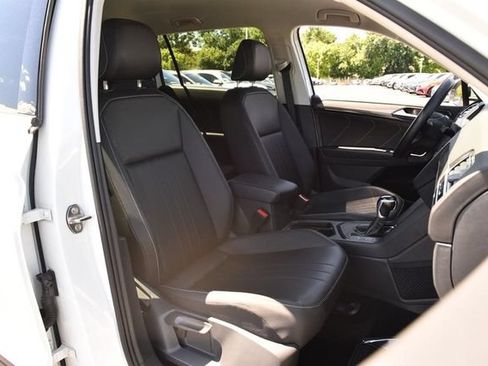 Certified 2023 Volkswagen Tiguan SE FWD image 19