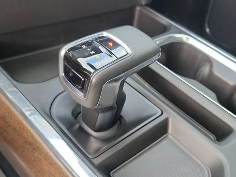 Used 2023 Chevrolet Silverado 1500 High Country w/ Technology Package AWD/4WD image 39