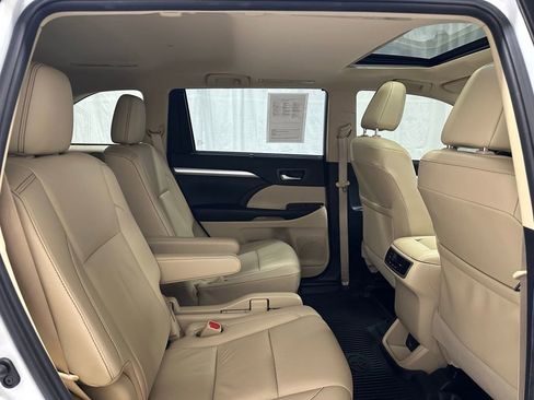Used 2019 Toyota Highlander XLE AWD/4WD image 53