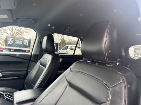 Used 2023 Ford Explorer XLT w/ Equipment Group 202A AWD/4WD image 25