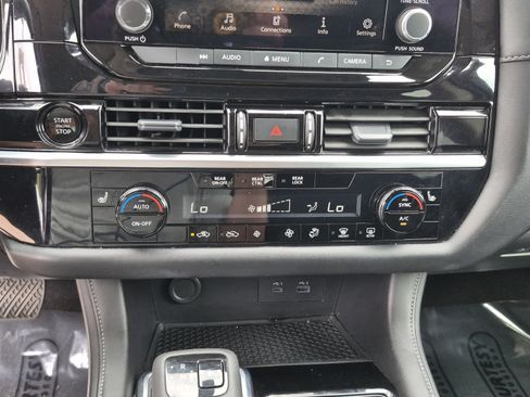Certified 2025 Nissan Pathfinder SV FWD image 27