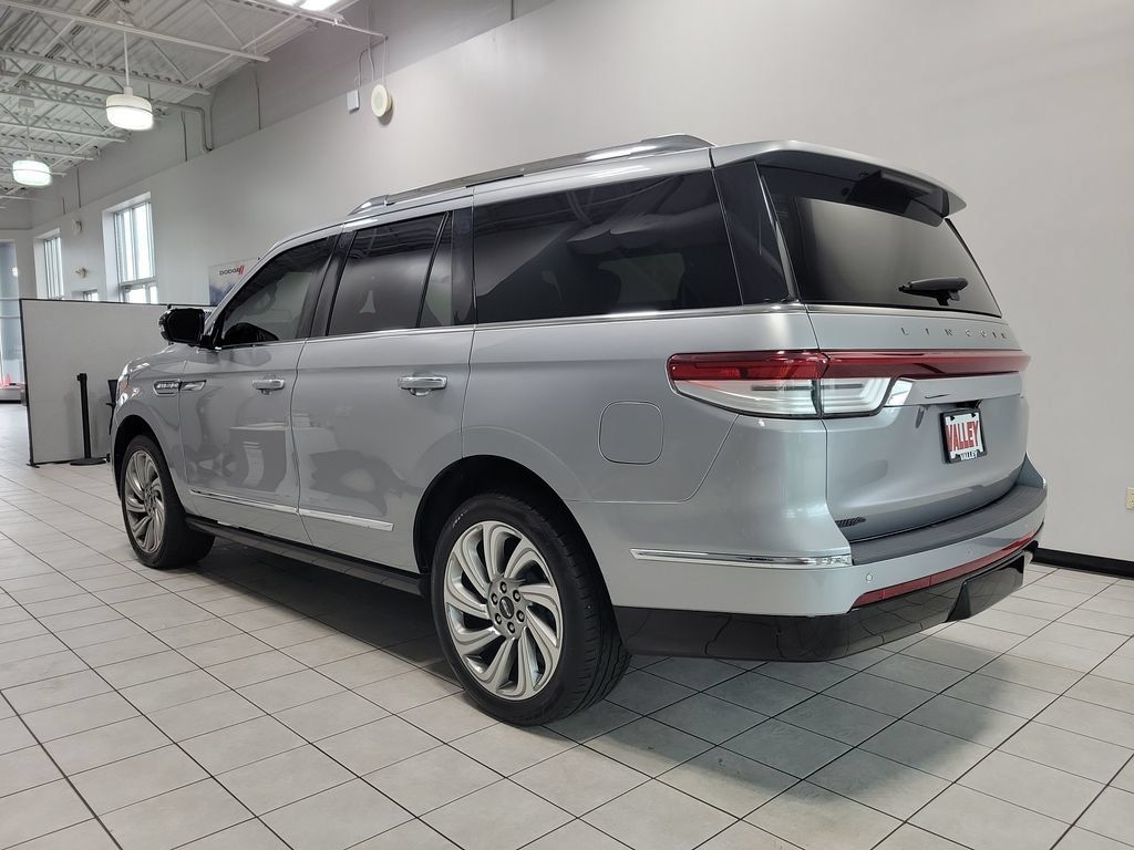 Used 2022 Lincoln Navigator Reserve AWD/4WD image 10