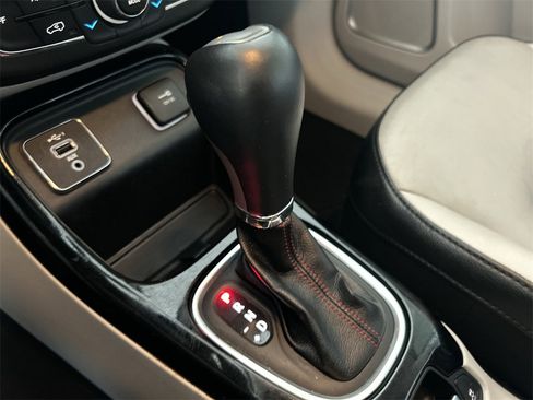 Used 2020 Jeep Compass Limited image 30