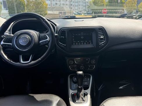 Used 2018 Jeep Compass Latitude w/ Popular Equipment Group AWD/4WD image 26