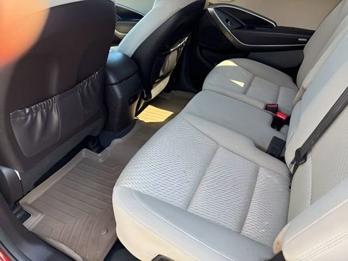 Used 2017 Hyundai Santa Fe SE AWD/4WD image 9