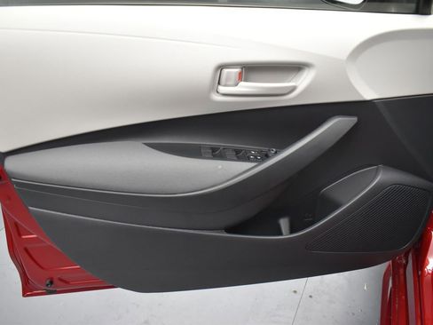 Used 2025 Toyota Corolla LE image 6