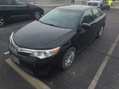 Used 2014 Toyota Camry LE FWD image 9