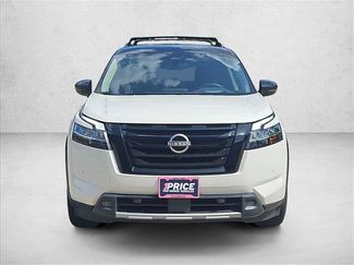 Used 2024 Nissan Pathfinder Platinum w/ Lighting Package (N93) FWD video 2