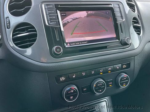 Used 2017 Volkswagen Tiguan Sport FWD image 23