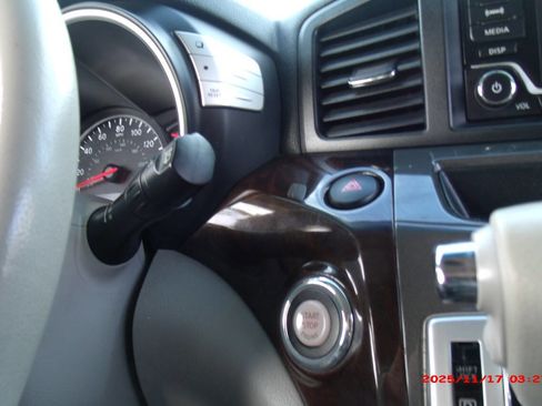 Used 2016 Nissan Quest SV image 38