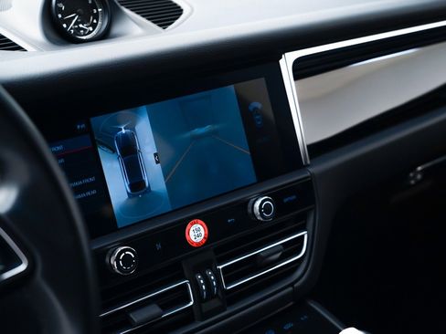 Used 2022 Porsche Macan image 26