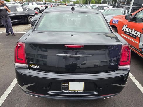 Used 2022 Chrysler 300 Touring L w/ Popular Equipment Group AWD/4WD image 3