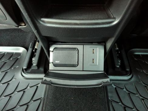 Used 2023 Mercedes-Benz EQB 300 4MATIC w/ Exclusive Package image 30