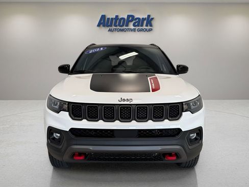 Used 2024 Jeep Compass Trailhawk AWD/4WD image 4