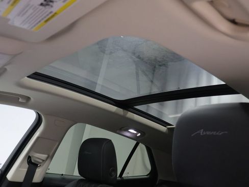Used 2023 Buick Envision Avenir AWD/4WD image 30