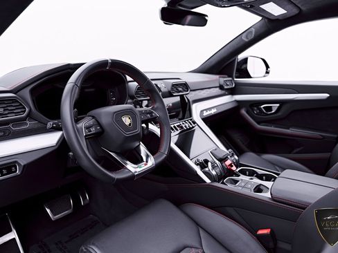 Used 2022 Lamborghini Urus AWD/4WD image 2