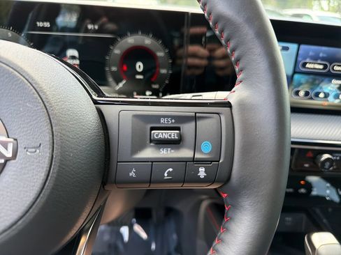 Used 2025 Nissan Kicks SR w/ SR Premium Package FWD image 22
