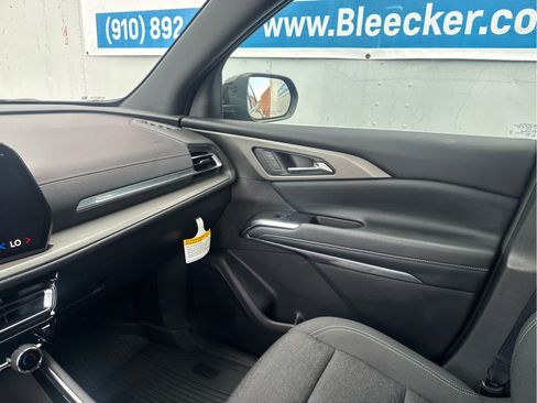 Used 2025 Chevrolet Traverse LT w/ Driver Confidence Package FWD image 30