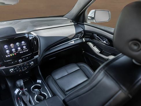 Used 2023 Chevrolet Traverse RS FWD image 28