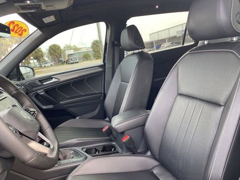 Used 2022 Volkswagen Tiguan SE R-Line image 9
