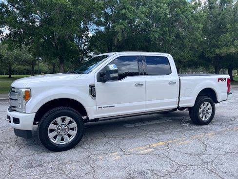Used 2017 Ford F250 Platinum w/ Platinum Ultimate Package AWD/4WD image 4