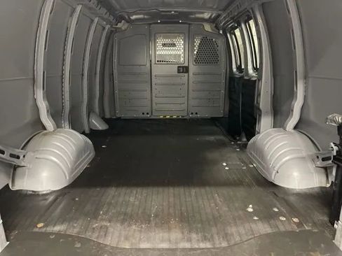 Used 2022 Chevrolet Express 2500 image 11