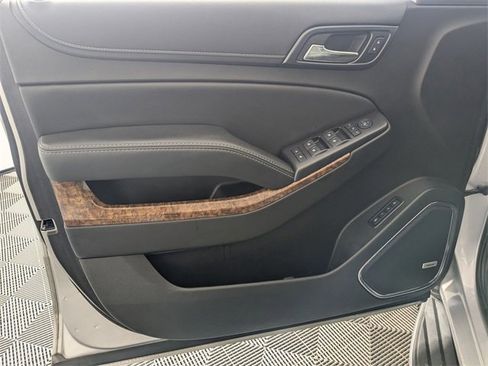 Used 2017 Chevrolet Suburban Premier image 10