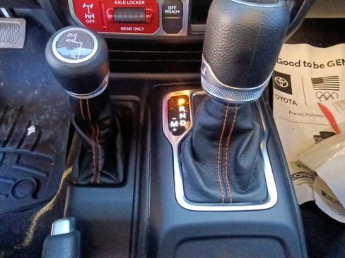 Used 2022 Jeep Gladiator Mojave w/ Cold Weather Group image 24