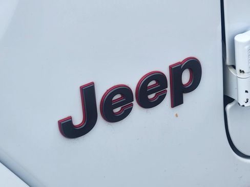Used 2021 Jeep Wrangler Unlimited Rubicon AWD/4WD image 11