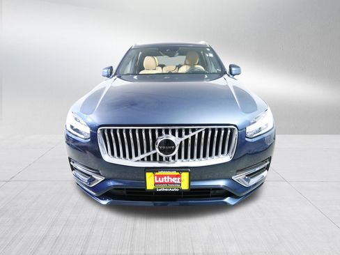 Used 2022 Volvo XC90 T6 Inscription w/ Lounge Package image 2