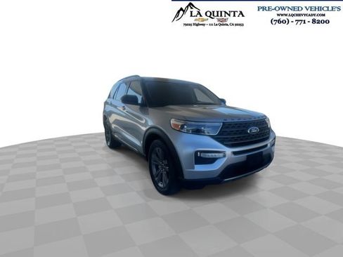 Used 2022 Ford Explorer XLT w/ Equipment Group 202A RWD image 2